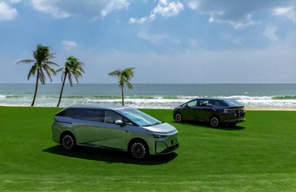 第一资本 小鹏X9增程版: 纯电续航450公里, 综合续航1602公里, 支持5C超充